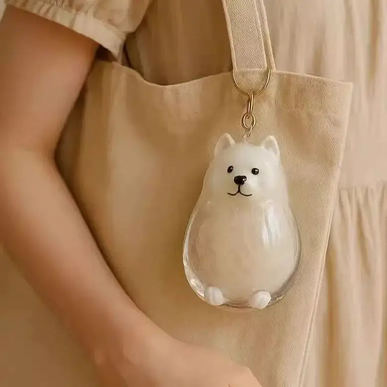 Llavero Furkey colgado de un bolso
